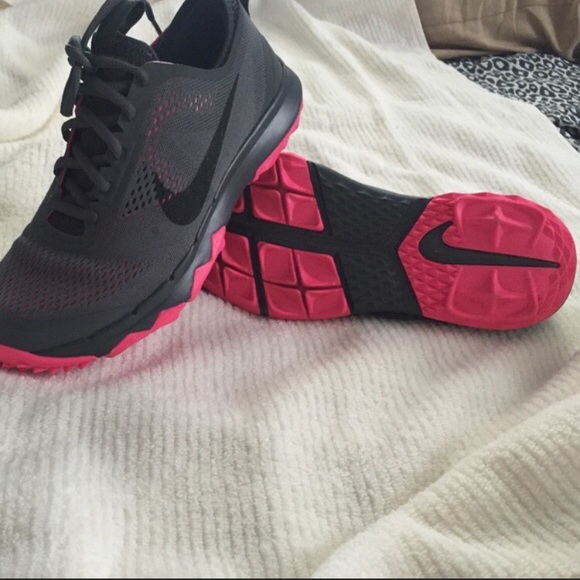 Women’s Nike shoes - Picture 3 of 3